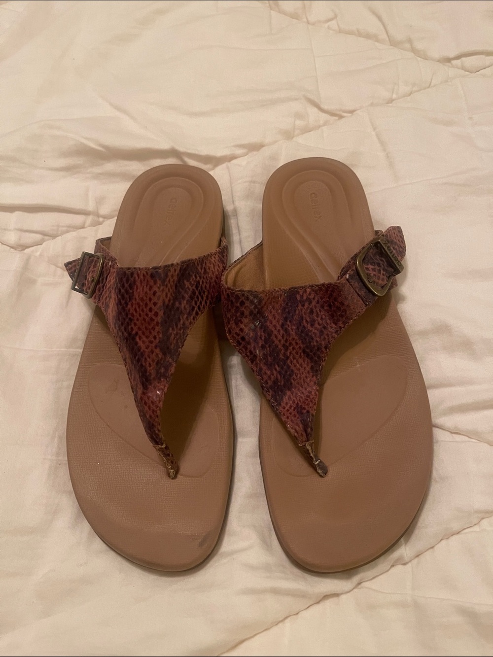 Women’s Aetrex Brown Snakeskin-Print Thong Sandals